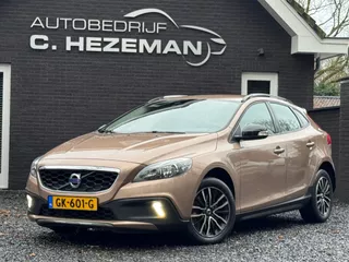 Volvo V40 Cross Country 2.0 T3 Momentum LED Cruise Control Climate Control Sportvelgen Trekhaak Navigatie