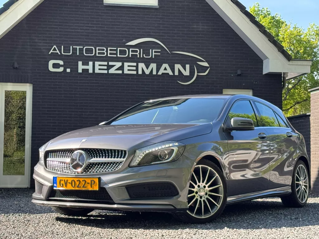 Mercedes-Benz A-klasse 180 AMG Line NIEUW 82DKM NAP ORIG NL XENON ALCANTARA LEDER NAVI