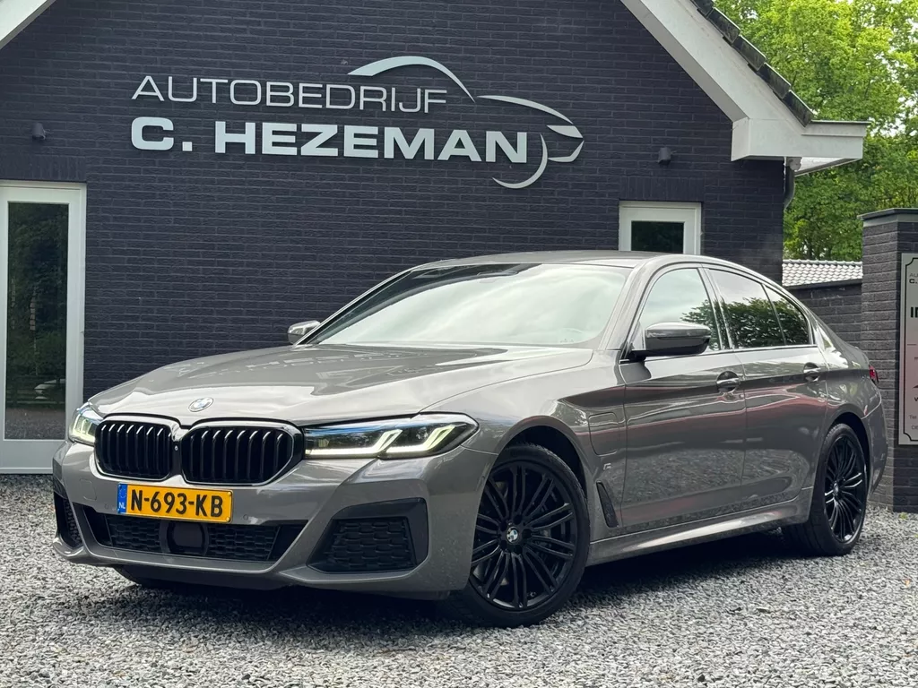 BMW 5-serie 545e xDrive High Executive Nieuw Model M Kuipstoelen LASER LED BOMVOL